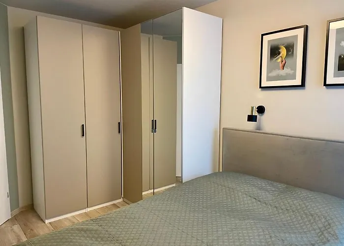 Uroczy 38 M2 Tychy, Slaskie Ogrody דירה טיצ'י